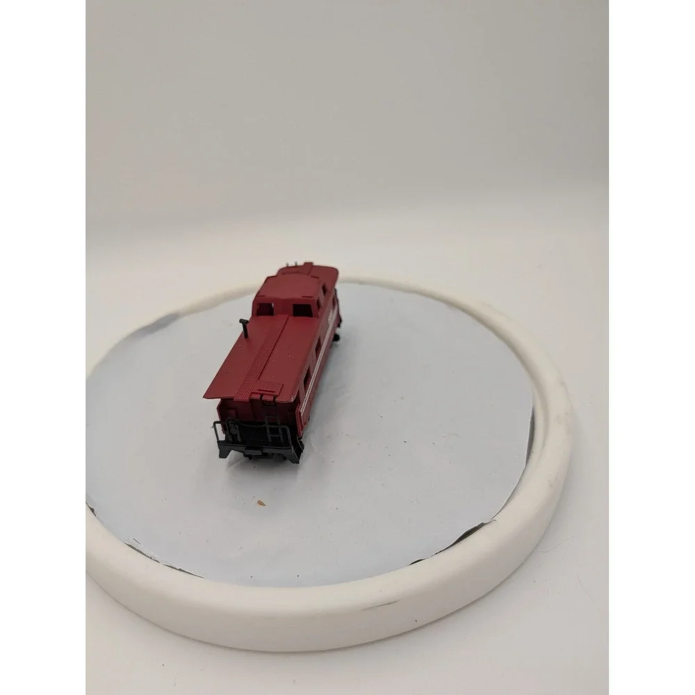 Tyco HO Scale Caboose 689 Red Off-Center Cupola Model Train Boxcar Rolling Stock
